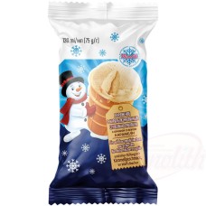 Glace au lait concentré sucré caramélisé et fourré au caramel dans un gobelet gaufré